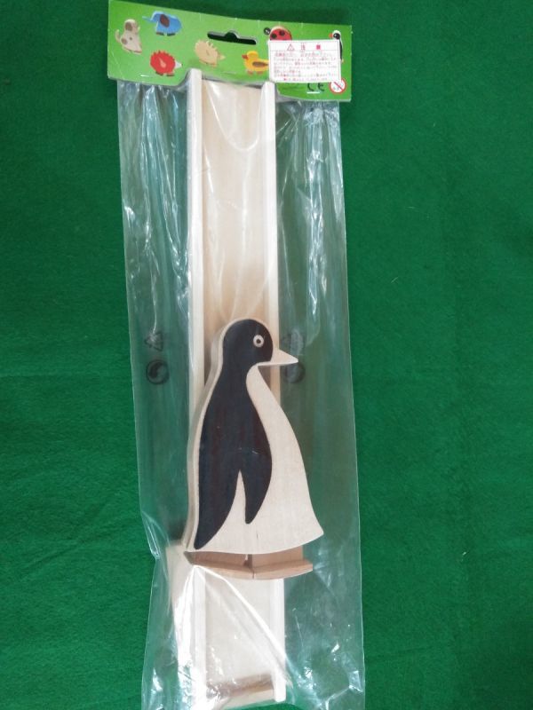 スロープ人形ペンギン 歩くぺんぎん 動画でも遊び方をご案内 木のおもちゃ トナカイ スロープ人形ペンギン 歩くぺんぎん 動画でも遊び方をご案内 木のおもちゃ トナカイ